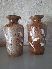 PAIRE VASES W. GERMANY, ANNÉES 70, CÉRAMIQUE BEIGE, CARAMEL, BRUN, MOTIF FLORAL 