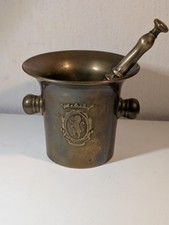 Ancien mortier d'apothicaire en bronze avec blason au lion.