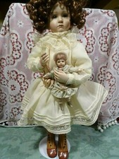 50cm=superbe  poupée  d artiste =sophie et sa poupée jouet porcelaine sur socle 