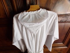 Ancienne aube d'enfant de