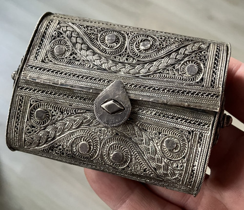 Ancienne jolie boite - , porte