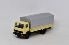 Camion Mercedes plateau baché