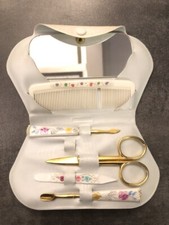Trousse coffret nécessaire de toilette enfant ancien vintage - Peigne , ciseau