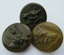 3 ANCIEN BOUTON CORNE VENERIE EQUIPAGE CHASSE LOUP CERF SANGLIER Venery button
