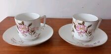TASSES ANCIENNES EN PORCELAINE FINE DECOR CHÈVREFEUILLE PAPILLONS TBE