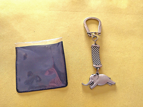 Ancien porte clés - porte, hf
