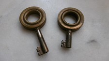 Jolies clés anciennes de Meuble, porte d'armoire, bibliothèque, etc...Bronze/fer