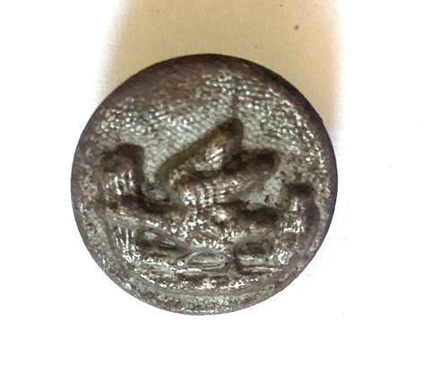 Ancien petit bouton chasse - de,
