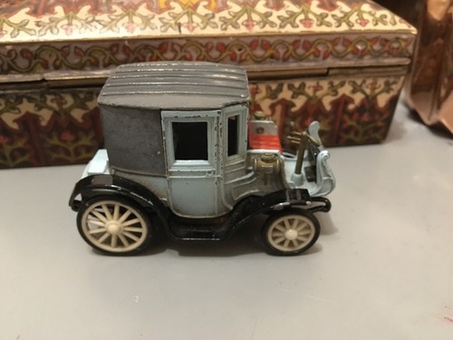 Ancienne voiture miniature - ancienne,