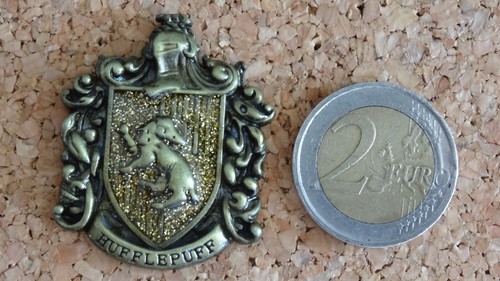 Pin relief ciselé - pin's, en