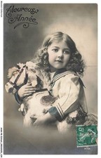 AVMP8-0721-ENFANT - HEUREUX ANNEE - PORTRAIT D'UNE PETITE FILLE ET SON PETIT C