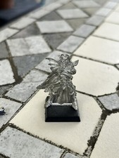 Malus Darkblade on foot