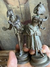 Paire de Petits Sujets Régule