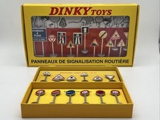 Lot Panneaux De Signalisation