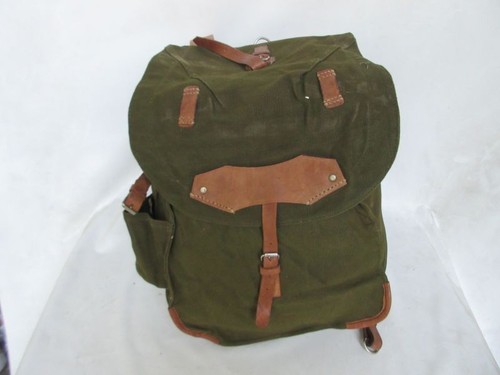 True vintage army rucksack - army,