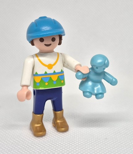 Enfant moderne avec nounours - moderne,