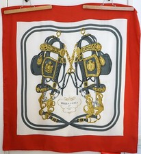 Hermès carré en soie modèle