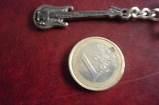 PORTE CLE METAL /   GUITARE JEANS RICA LEWIS