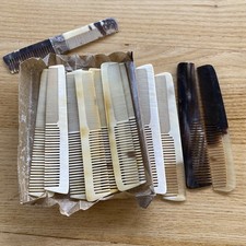 - LOT DE 12 ANCIENS PEIGNES A