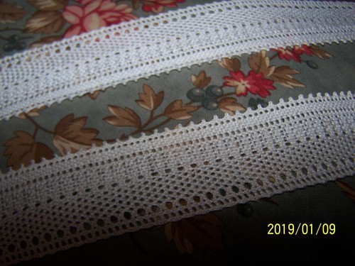 Belle dentelle ancienne - , très