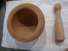 BROYEUR A AIL EN BOIS AVEC PILLON TRES BON ETAT PEU UTILISE