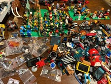 lot de lego: 80 figurines et brics en vrac (lego city, jurrasic park, technics)