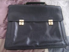 Beau cartable en cuir noir de marque Reberly mesurant 41 cm X 34 cm TBE