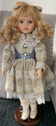 Poupee porcelaine socle - poupee,