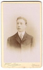 Photo Pierre Grandjean, Paris, Rue du Château d´Eau 24, Porträt eines jungen Ma 