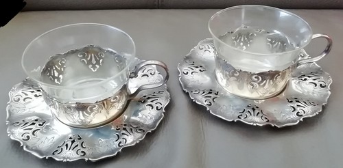 Tasses sous - tasses, métal