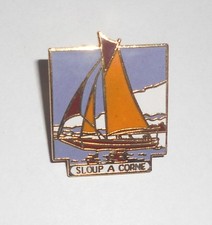 Pin's bateau voilier vieux gréement / Sloup à corne (signé Artimon)
