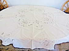 NAPPE RONDE BRODERIES MAINS + 8 SERVIETTES (DP-198)