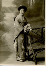 Femme japonaise en habit