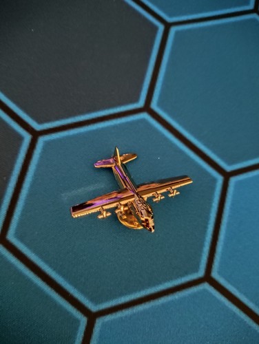 Pins avion couleur doré - couleur,
