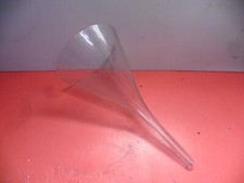 Lot 30 - Entonoir en verre de