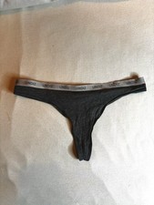 String femme porte