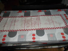 Ancien  Napperons chemin de table Brodée Main rouge/blanc scene de vie Alsace