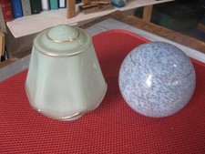 ++"539.23"2 PETITS GLOBES TULIPES VERTE ET BLEU POUR PETITE LAMPE VEILLEUSE 1930