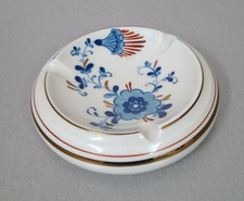 Cendrier de table en porcelaine légère VEB décor floral bords dorés années 60