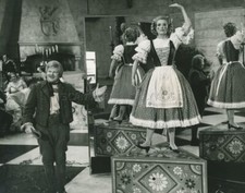 BENNY HILL SALLY ANN HOWES