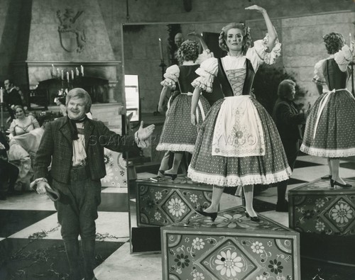 Benny hill sally ann howes - hill,