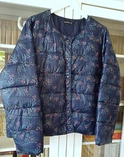 Jolie Veste/Doudoune matelassée à motifs "In Extenso"