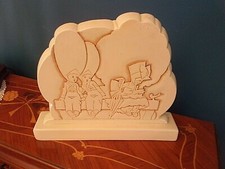 Faïence de Sèvres - Enfants déguisés en soldats - Signature au tampon MNF Sèvres