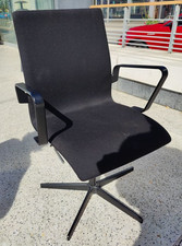 Fauteuil Oxford Fritz Hansen design Arne Jacobsen tissus noir