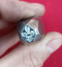 poincon matoir outil ancien idéal pour le travail du cuir fleur de lys