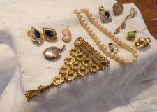 Lot de 11 bijoux anciens ou