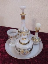 Rare Service de nuit en opaline de cristal décor Desvignes, XIXème siècle