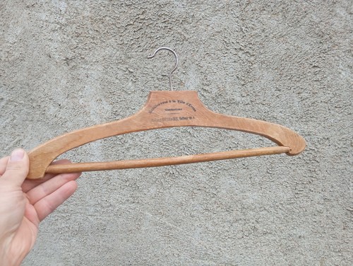 Ancien cintre bois - en,