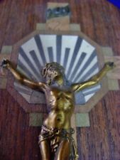 ANCIEN BEAU BÉNITIER ART DÉCO MARQUETERIE DE BOIS ET D ÉTAIN CHRIST BRONZE 