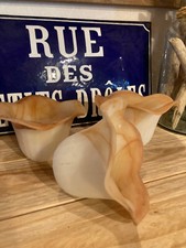 Magnifiques lot de 3 tulipes en pâte de verre opaque couleur saumon, vintage.